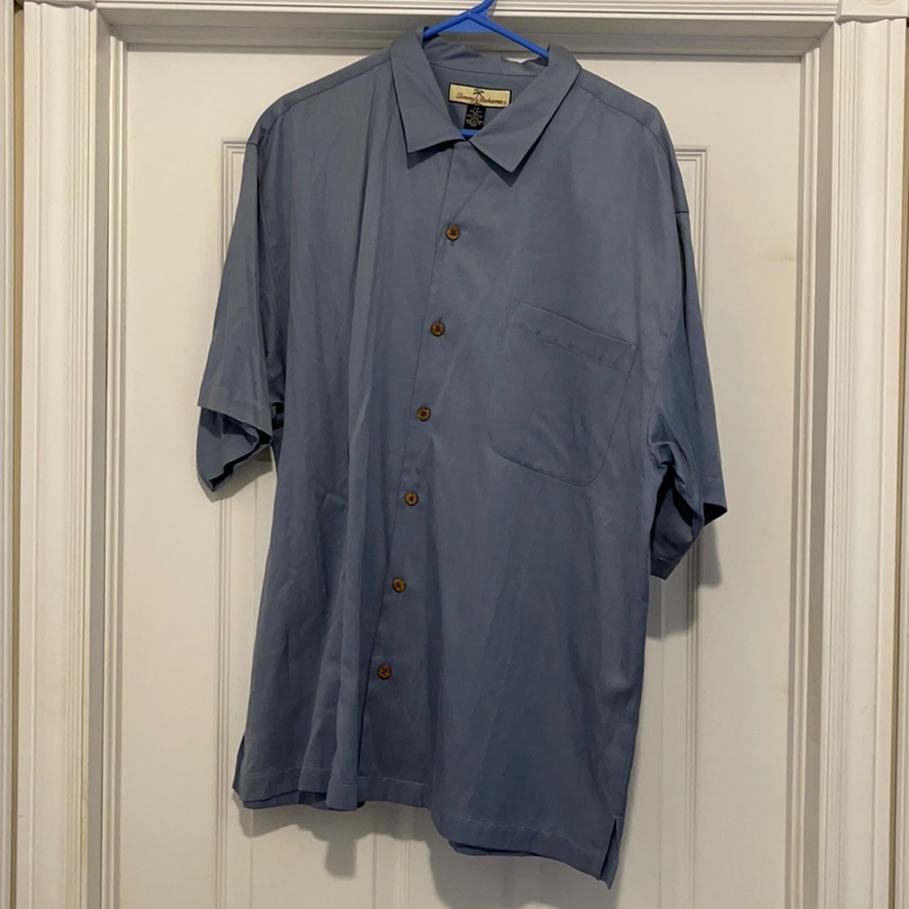 Tommy Bahama men’s button down casual shirt size large.